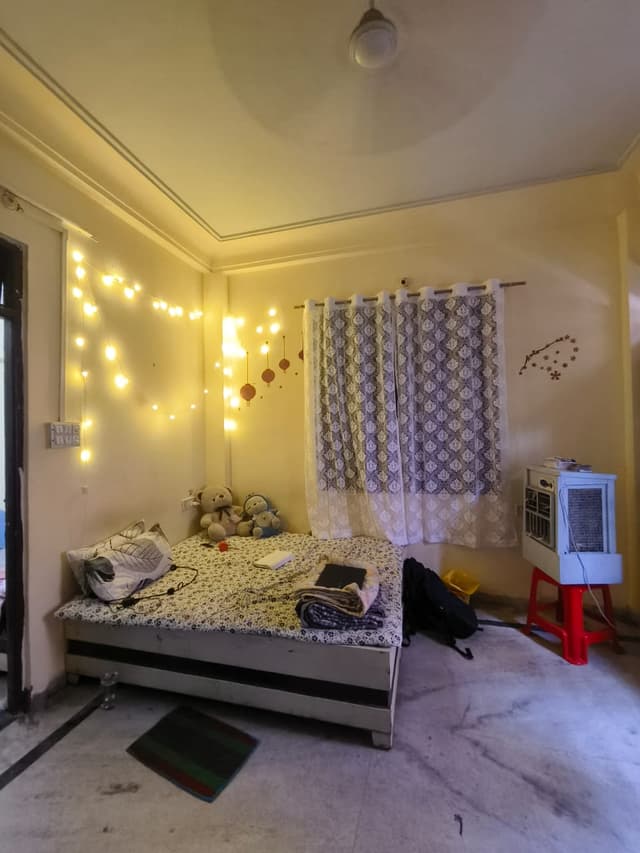 Furnished Room